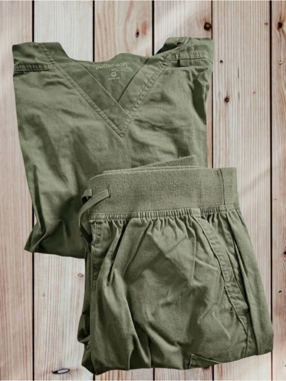 Butter-soft Olive Green Women's Scrub Set - V-Neck Top & Drawstring Pants